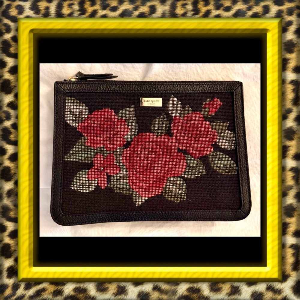 👑✅PRICE FIRM✅Kate Spade Black Embroidered Roses Print Clutch